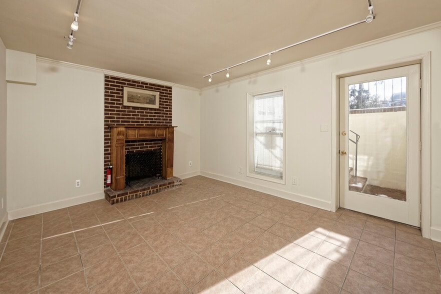 More Photos Of 17 S Madison St, Middleburg Storefront Retail Residential For Sale