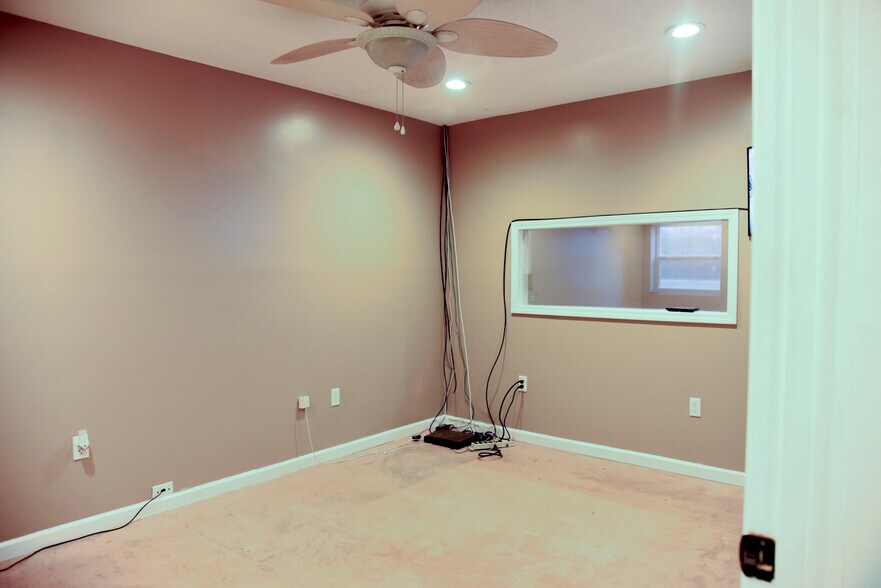 More Photos Of 101 E Byrd Rd, Hartselle Office For Lease