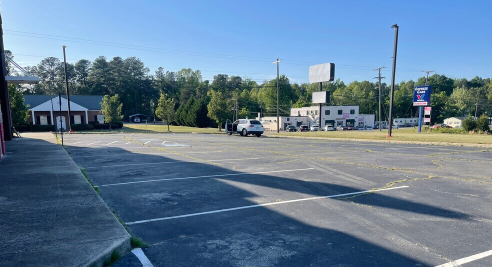 More Photos Of 1407 S Main St, Blackstone Restaurant For Lease