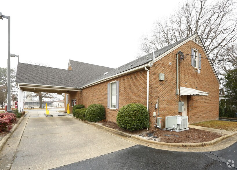More Photos Of 101 N 13th St, Erwin Bank For Lease