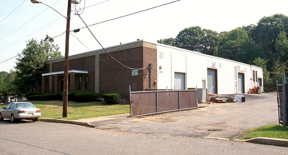 More Photos Of 29 Commerce Ct, Verona Warehouse For Lease