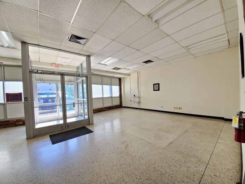 More Photos Of 227 28th St, Newport News Storefront Retail Office For Lease