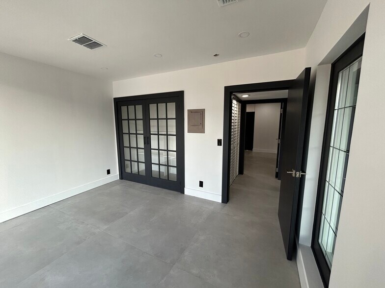 More Photos Of 2100 E Commercial Blvd, Fort Lauderdale Storefront Retail Office For Lease