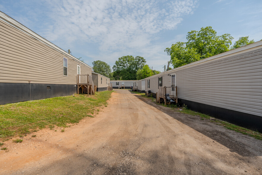 More Photos Of 923 W Lee Rd, Taylors Manufactured Housing Mobile Home Park For Sale