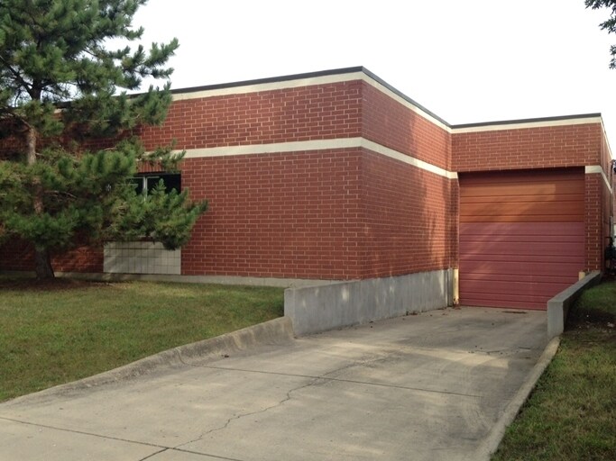 More Photos Of 701 Creel Dr, Wood Dale Warehouse For Lease
