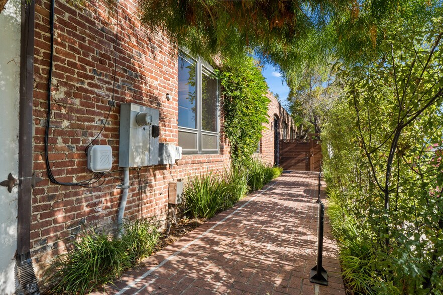 More Photos Of 247 High St, Palo Alto Office For Lease