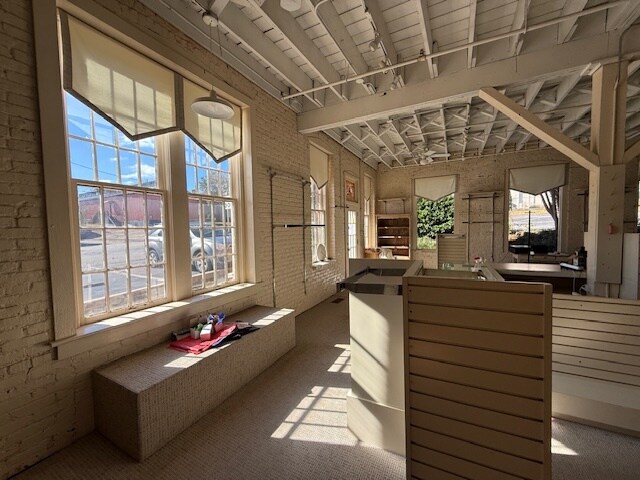 More Photos Of 315 W Solomon St, Griffin Office For Sale