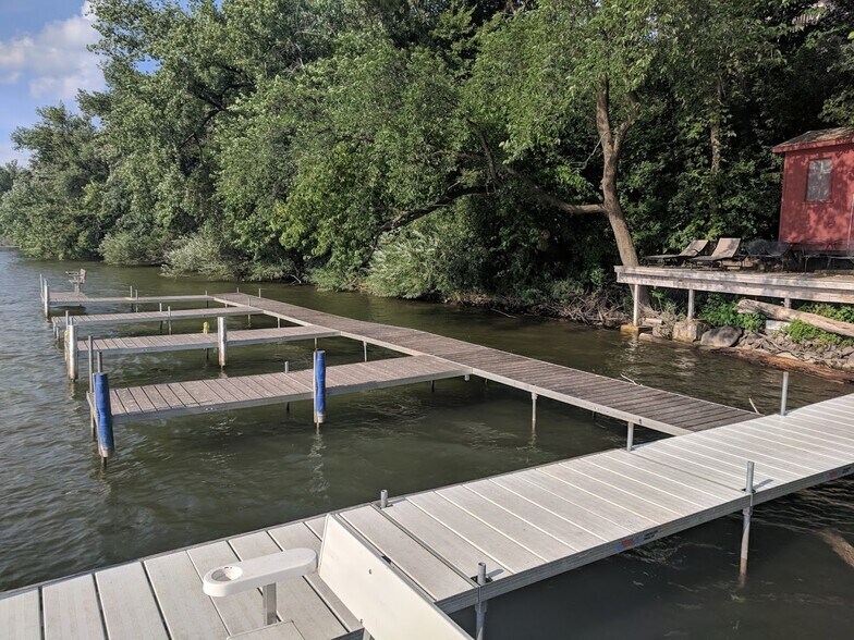 More Photos Of 2410 Albion Ave, Fairmont Hospitality For Sale