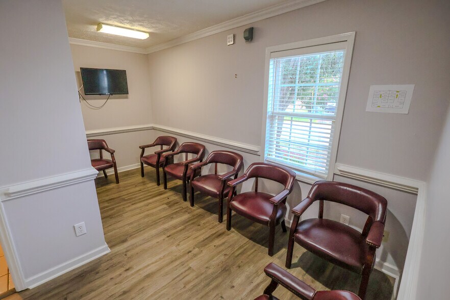 More Photos Of 2212 Hope Mills Rd, Fayetteville Office For Sale