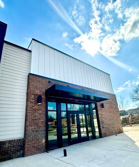 More Photos Of Crosstie Lane and 21 hwy, Troutman General Retail For Lease