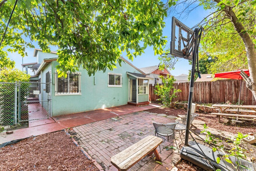 More Photos Of 6504 Bancroft Ave, Oakland Apartments For Sale