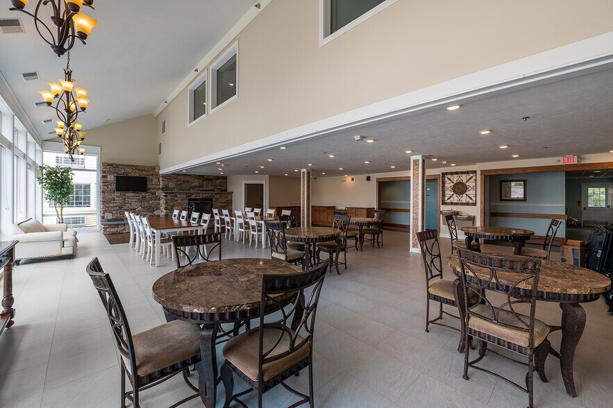 More Photos Of 461 Munson Ave, Traverse City Hotel For Sale