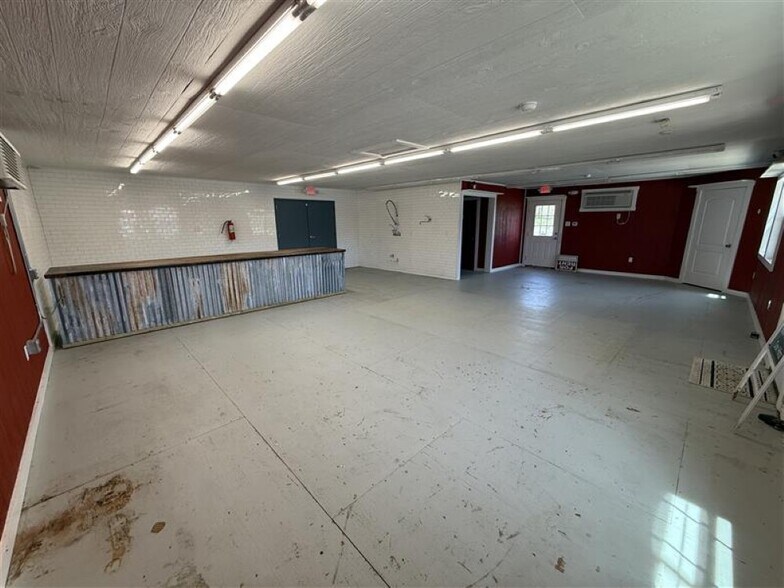 More Photos Of 11968 State Highway 64 W, Tyler Freestanding For Lease