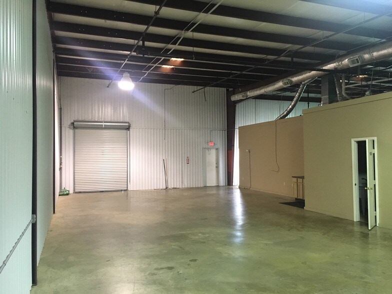 More Photos Of 644 Church Rd, Madison Warehouse For Lease