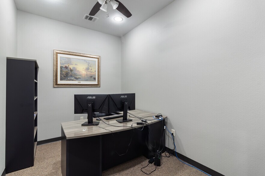 More Photos Of 750 William D Fitch Pky, College Station Loft Creative Space For Lease