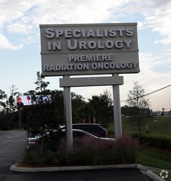 More Photos Of 4571 Colonial Blvd, Fort Myers Medical For Lease