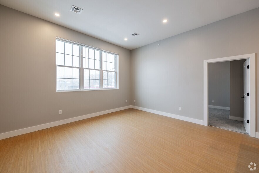 More Photos Of 271-277 State St, Schenectady Apartments For Lease