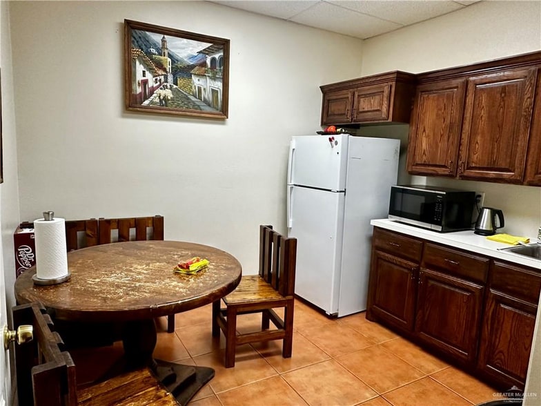 More Photos Of 412 Palmview Commercial Dr, Palmview Office For Sale