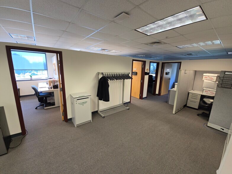 More Photos Of 110 Galaxy Dr, Dover Light Manufacturing For Lease