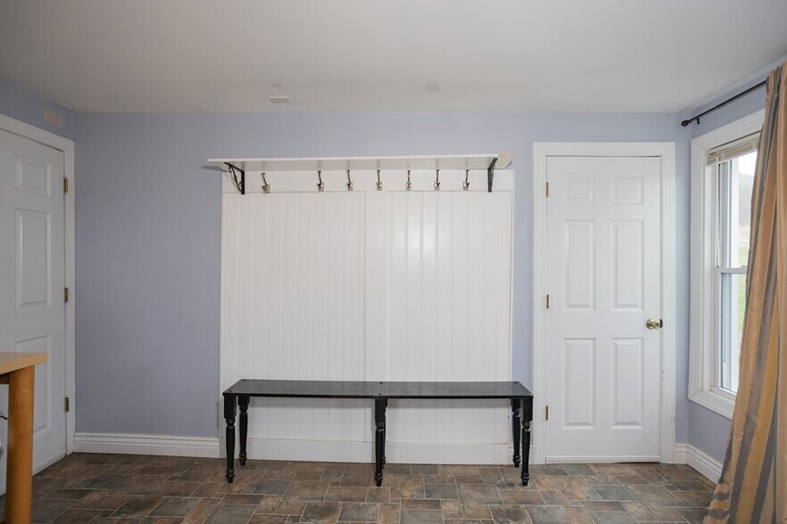 More Photos Of 211 Hanks Rd, Troy Hospitality For Sale