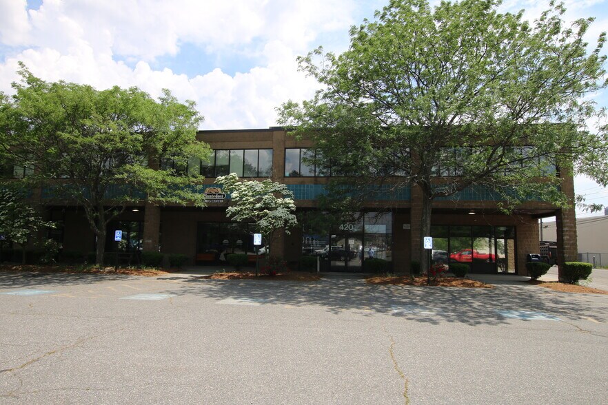 More Photos Of 420 Pearl St, Malden Warehouse For Lease