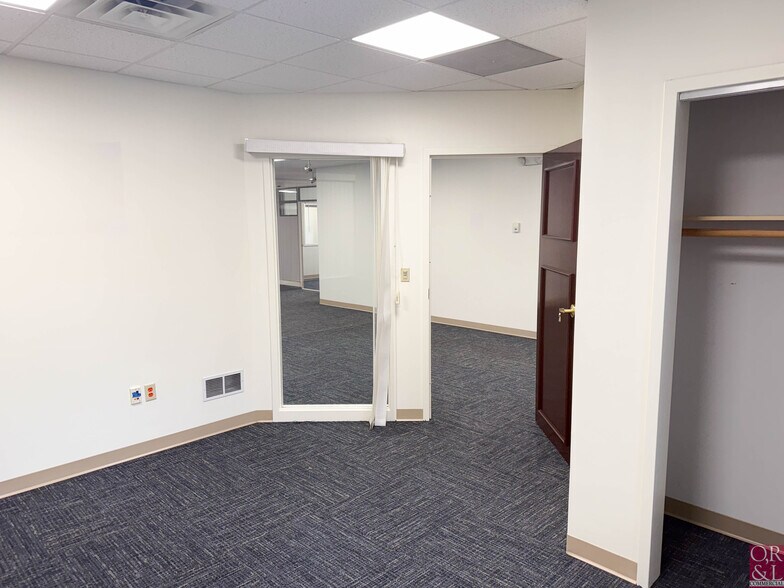 More Photos Of 1009 New Haven Rd, Naugatuck Bank For Sale