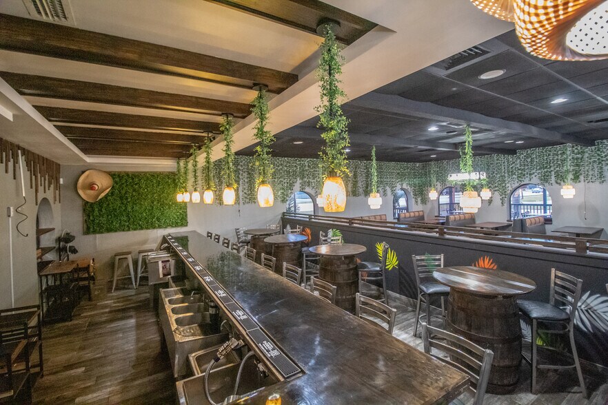 More Photos Of 4400 Hancock Bridge Pky, North Fort Myers Restaurant For Sale