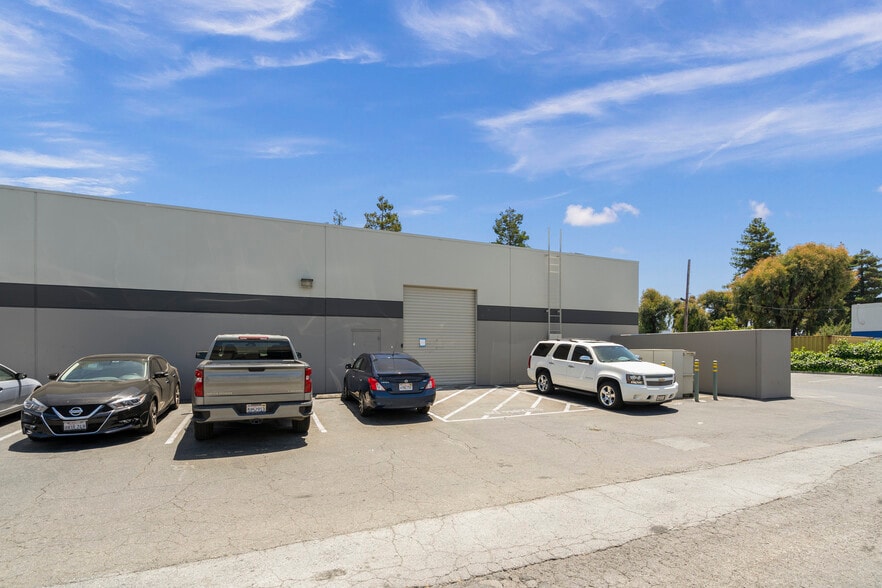 More Photos Of 33401-33433 Western Ave, Union City Warehouse For Lease