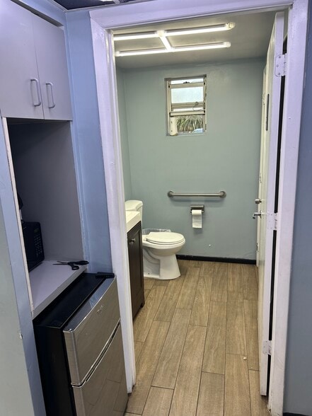 More Photos Of 6009 Dawson St, Hollywood Auto Dealership For Lease