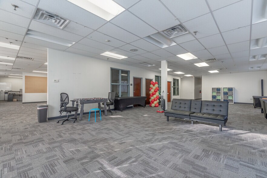 More Photos Of 2001-2085 Walton Rd, Saint Louis Flex For Sale