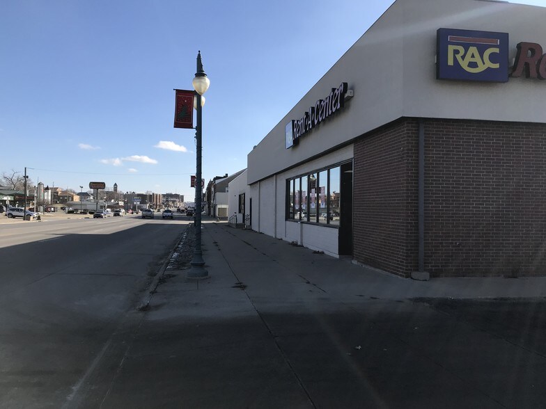 More Photos Of 1220 Main St, Keokuk Freestanding For Sale