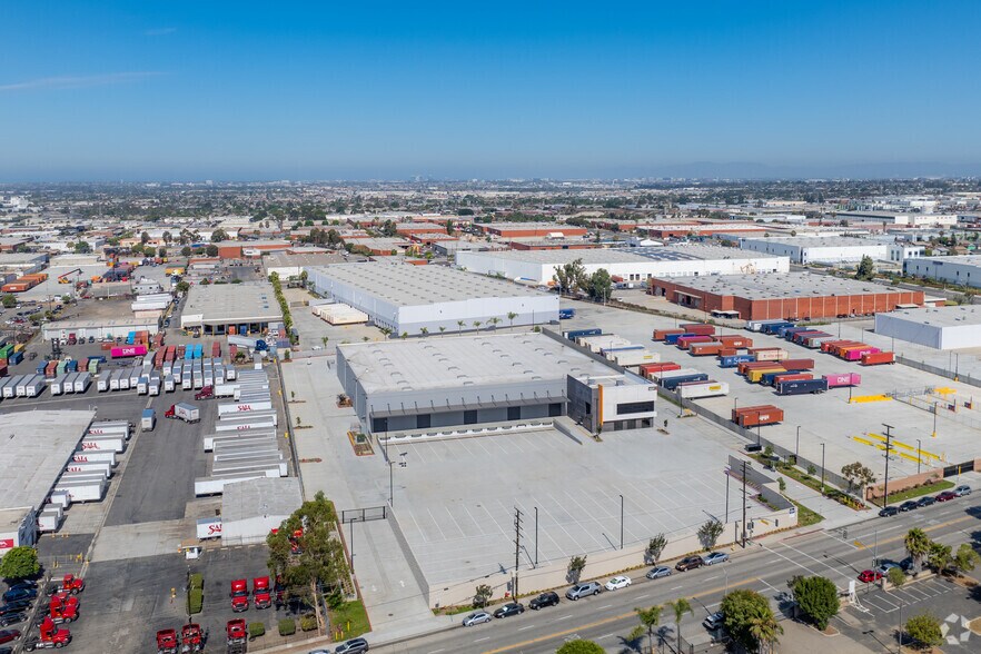 More Photos Of 14527 San Pedro St, Gardena Warehouse For Lease