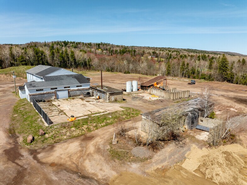 More Photos Of 815 Gorge Rd, Moncton Manufacturing For Sale