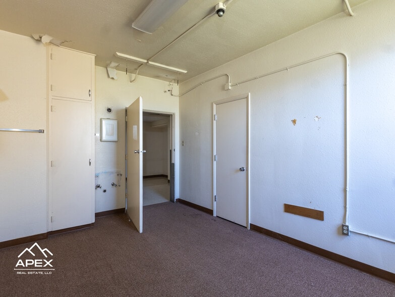 More Photos Of 1233 Uinta St, Evanston Office For Sale