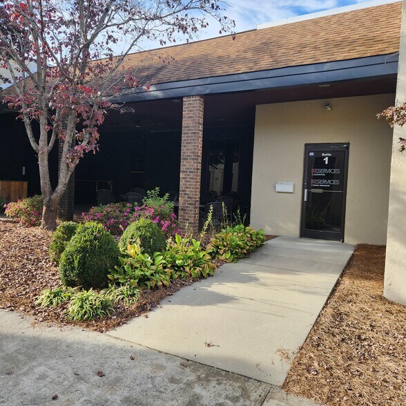 More Photos Of 6000 Meadow Brook Mall Ct, Clemmons Storefront Retail Office For Lease