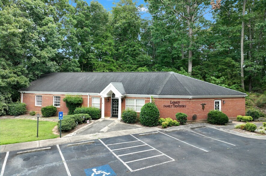 Primary Photo Of 224 Shallowford Rd NW, Gainesville Medical For Lease