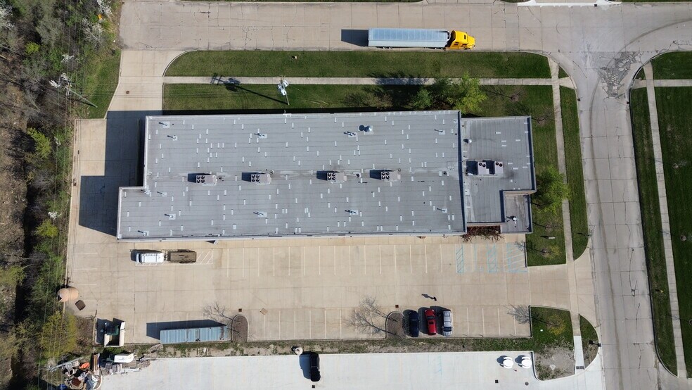 More Photos Of 51821 Industrial Dr, Macomb Township Warehouse For Lease