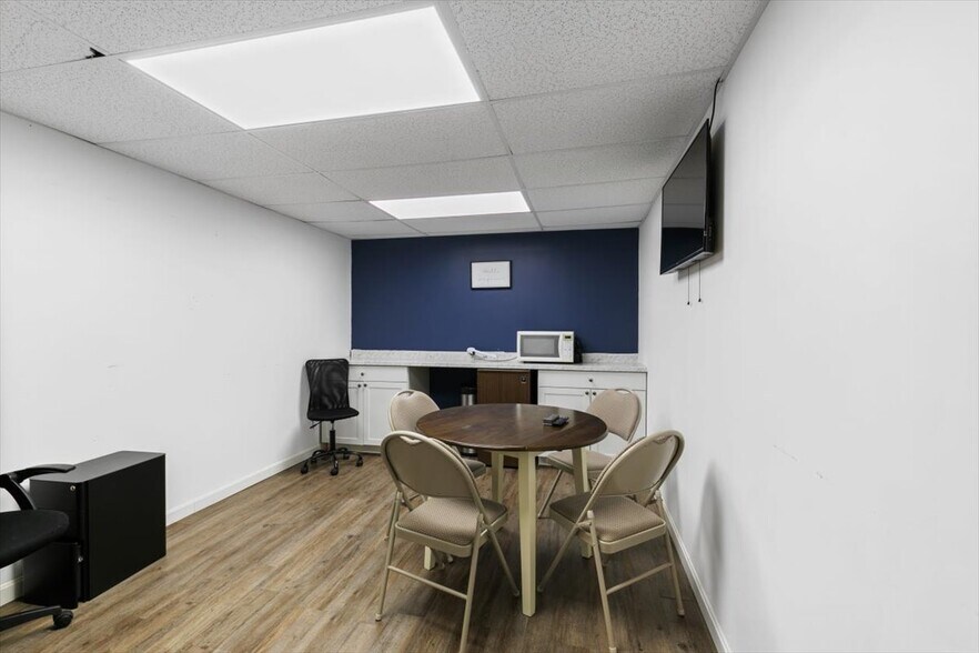 More Photos Of 3201 Lafayette Rd, Portsmouth Office For Sale