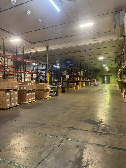 More Photos Of 600 Ellis Rd N, Jacksonville Warehouse For Lease