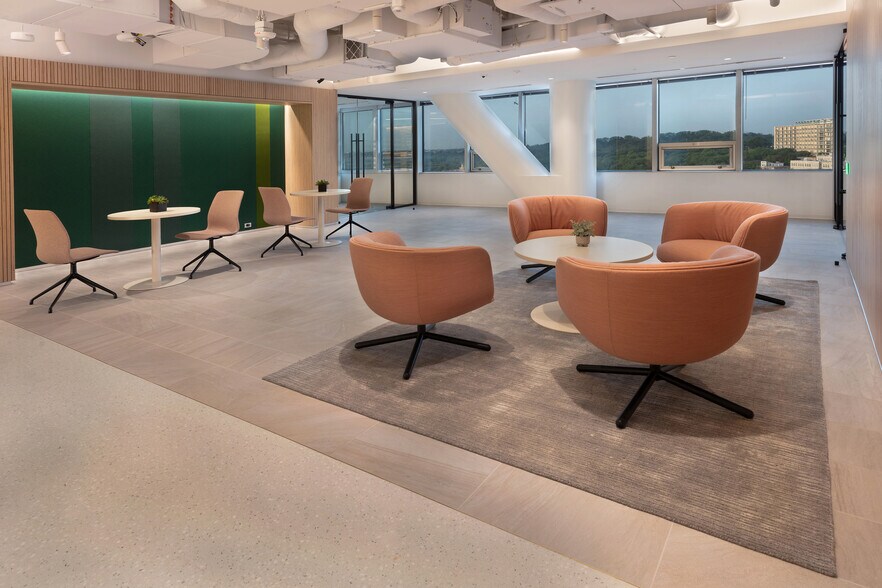 More Photos Of 1100 Wilson Blvd, Arlington Office For Lease