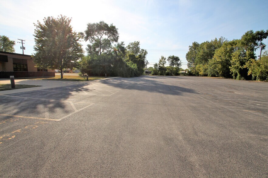 More Photos Of 14240 Dante Ave, Dolton Loft Creative Space For Lease