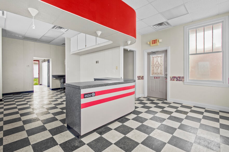 More Photos Of 470 N 4th St, Aurora Freestanding For Sale