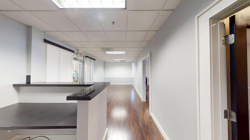 More Photos Of 715 W Lake St, Addison Office For Lease