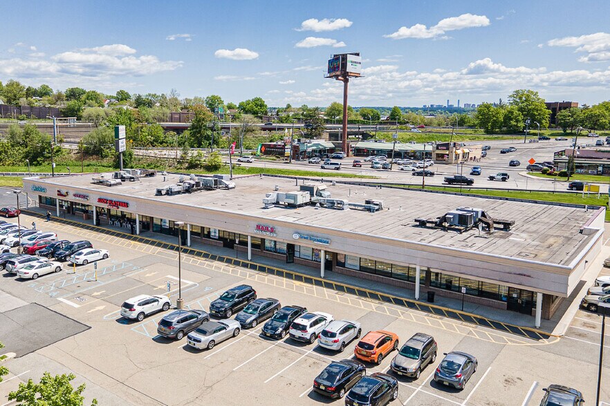 More Photos Of 370 W Pleasantview Ave, Hackensack Storefront For Lease