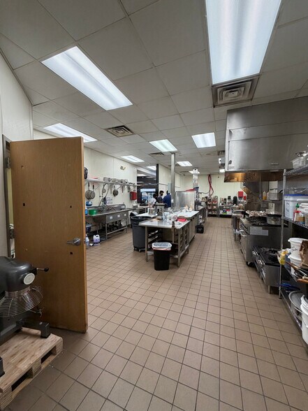 More Photos Of 4325 Clearwater Rd, Saint Cloud Fast Food For Lease