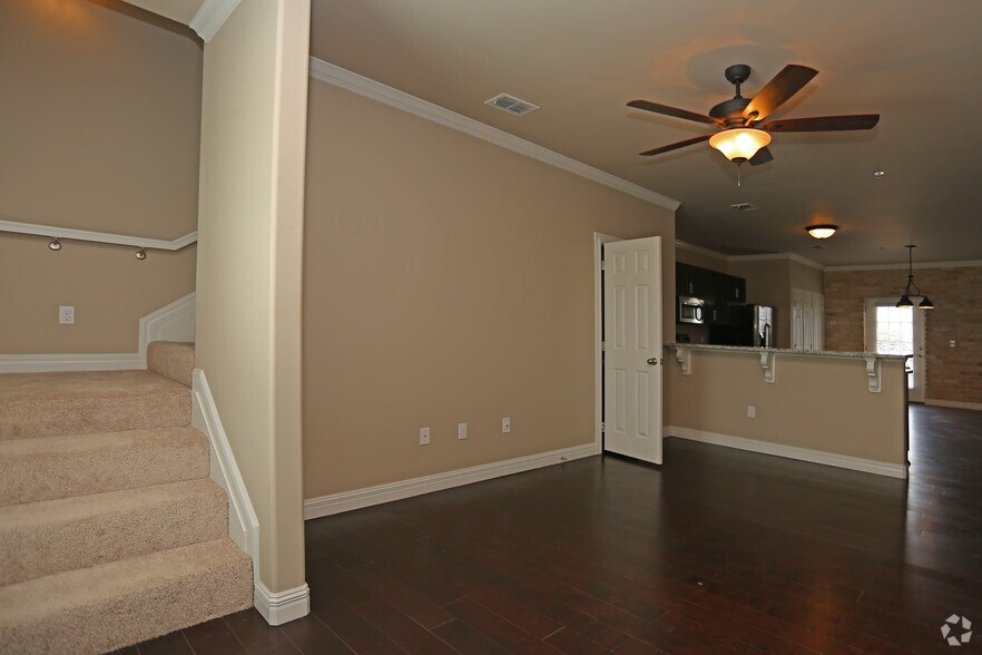 More Photos Of 680 E Ocean Blvd, Los Fresnos Apartments For Lease