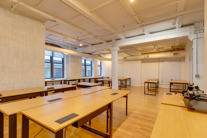 More Photos Of 9-15 W Hubbard St, Chicago Loft Creative Space For Lease