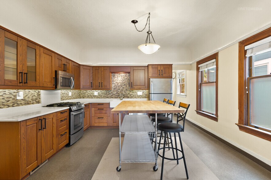 More Photos Of 2222 NW Irving St, Portland Apartments For Sale