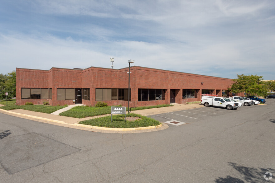 More Photos Of 4444 Brookfield Corporate Dr, Chantilly Flex For Lease