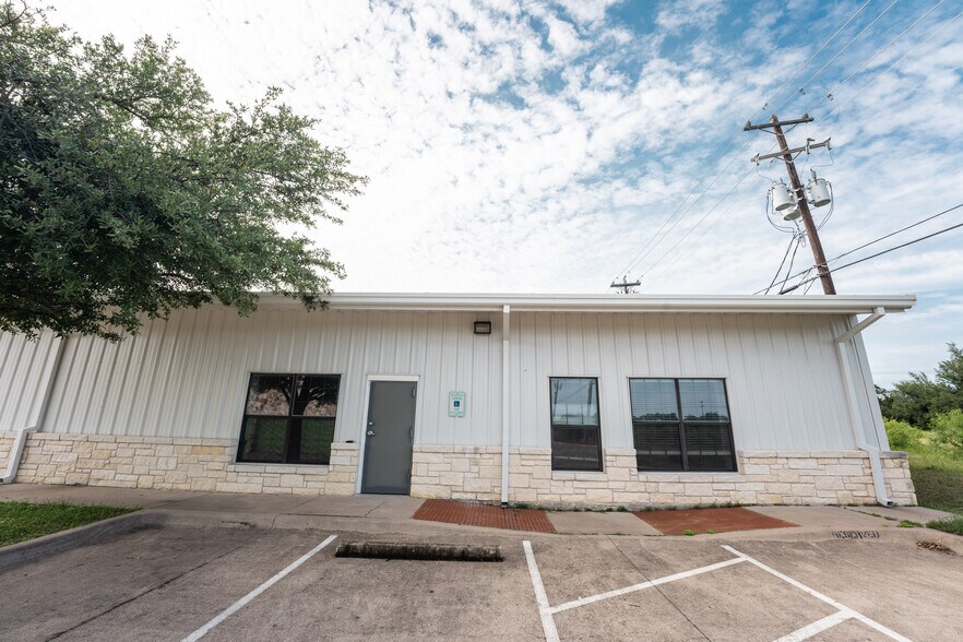 More Photos Of 1120 Toro Grande, Cedar Park Light Distribution For Sale